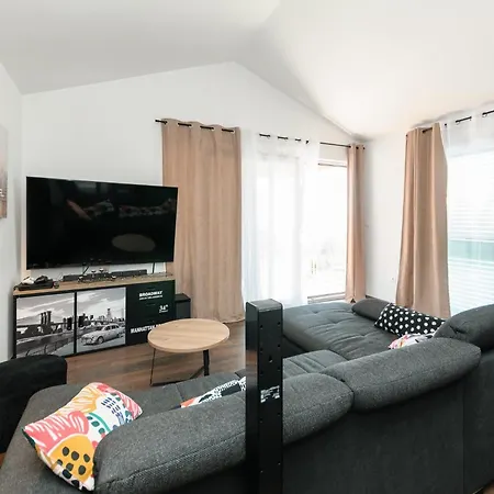 Luxury With Heated Pool, Terrace, And Outdoor Amenities For Relaxation - Five Bedroom Villa
