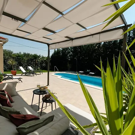 Villa Luxury With Heated Pool, Terrace, And Outdoor Amenities For Relaxation - Five Bedroom *